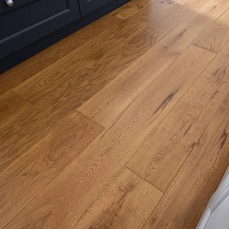 15mm-engineered-wood-flooring-15-4x190x1900-golden-handscraped-lacquered-8